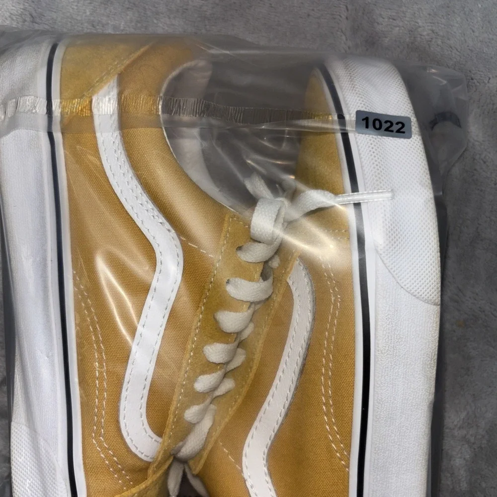 VANS Old Skool Off The Wall Yellow Suede Sneakers M Size 6 W Size 7 1/2
